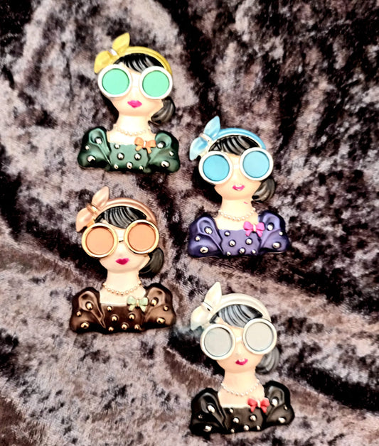 Brosche "Pinup" mit Magnetverschluß