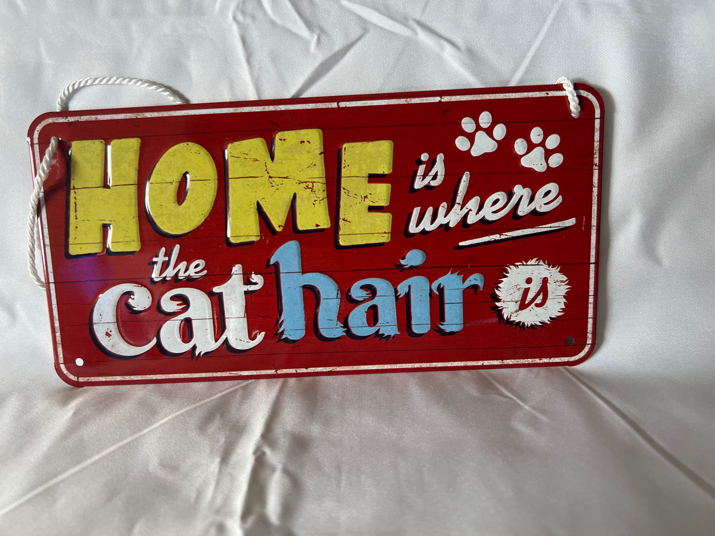 Hängeschild "Home is where the Cat Hair is"