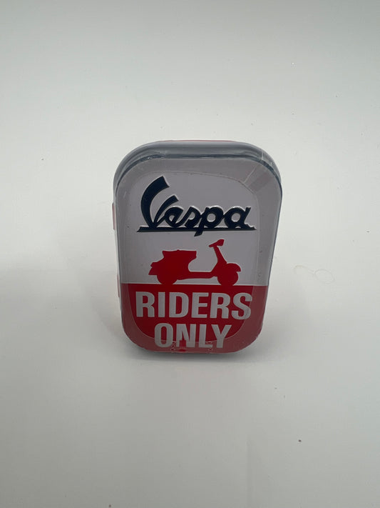 Blechdose "Vespa Riders Only" gefüllt mit Pfefferminzdragees