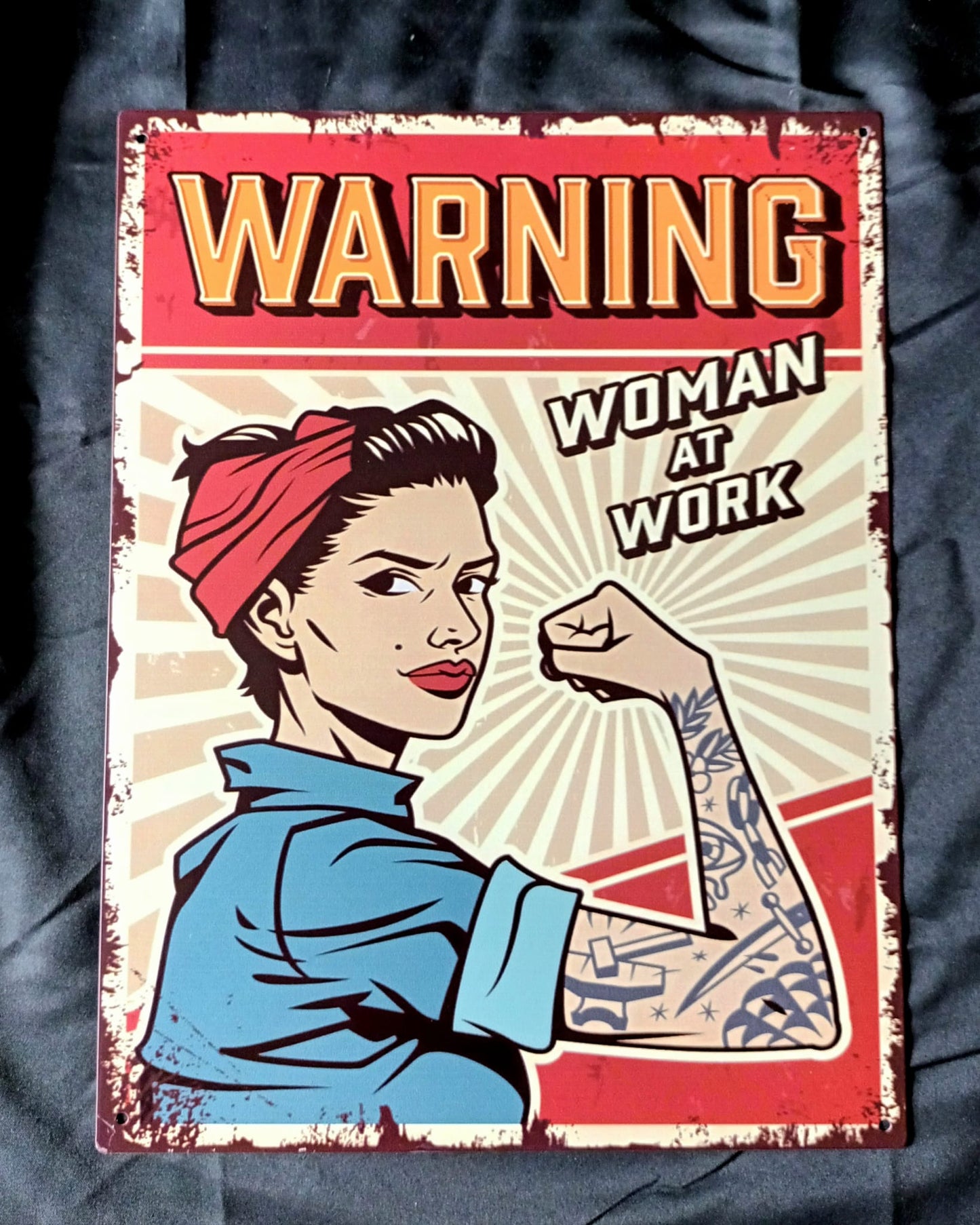 Blechschild "WARNING Woman at Work"